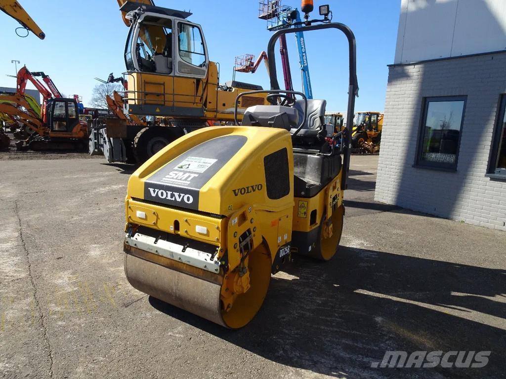 Volvo DD25P 双轮压路机