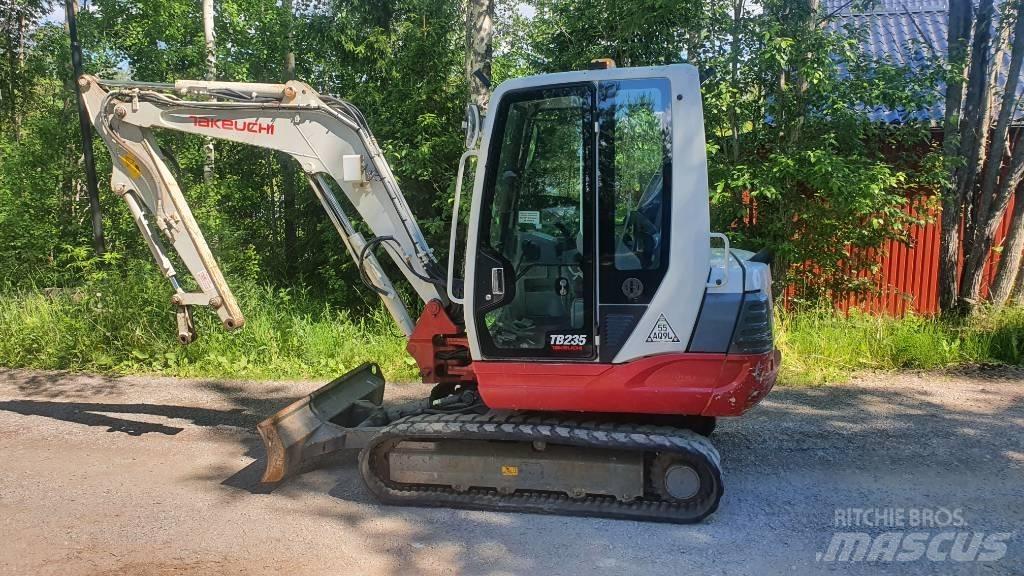 Takeuchi TB235 小型挖掘机
