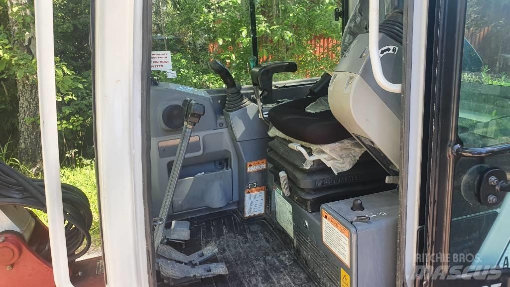 Takeuchi TB235 小型挖掘机