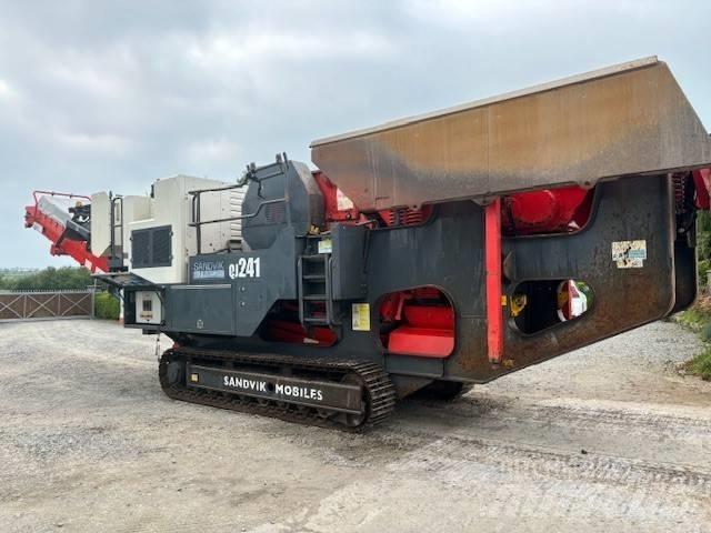 Sandvik QJ 241 移动式破碎机