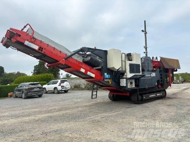 Sandvik QJ 241 移动式破碎机
