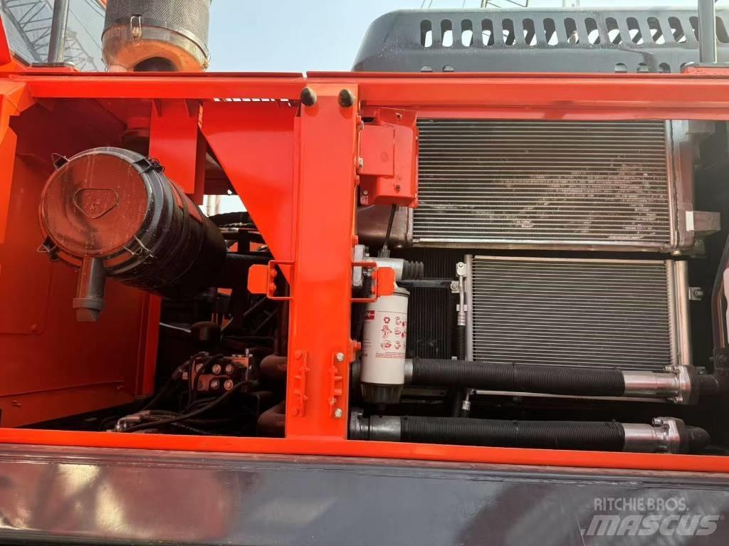 Doosan DX 300 LCA 履带挖掘机