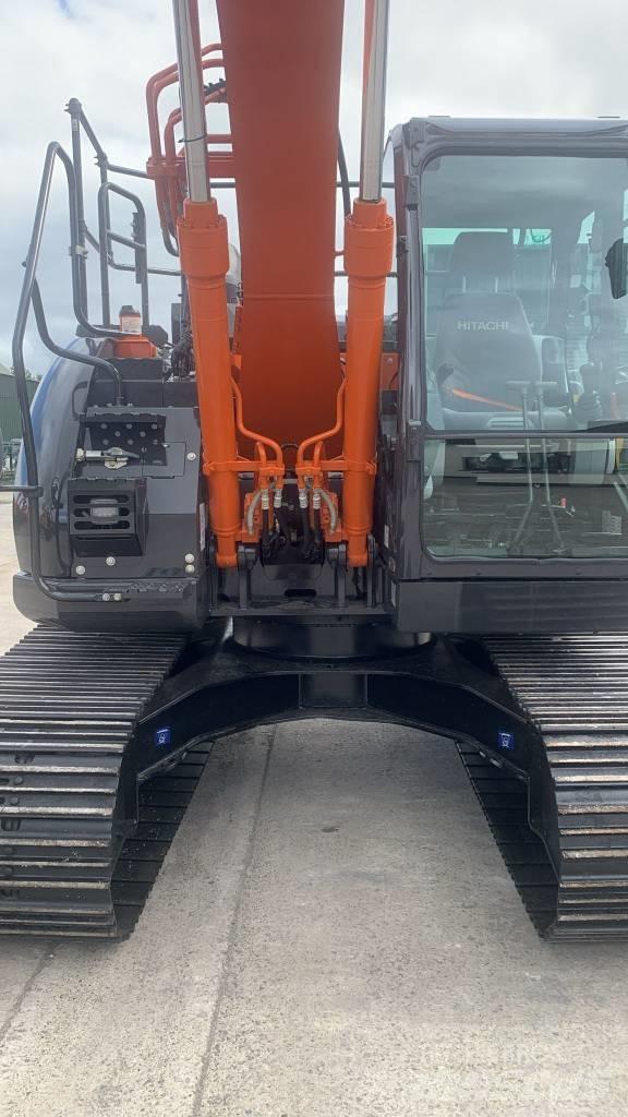 Hitachi ZX 135 US-6 履带挖掘机