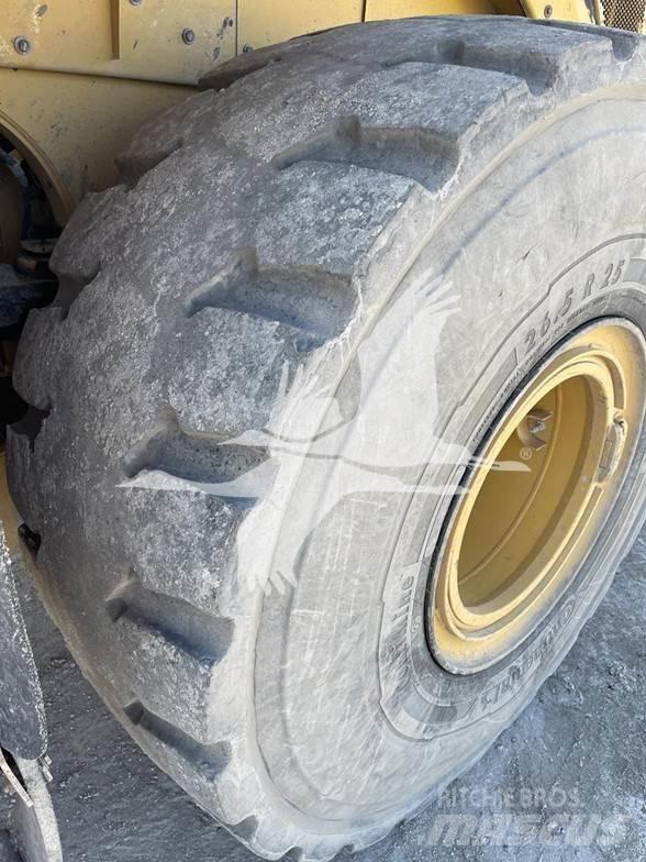 CAT 966M 轮式装载机