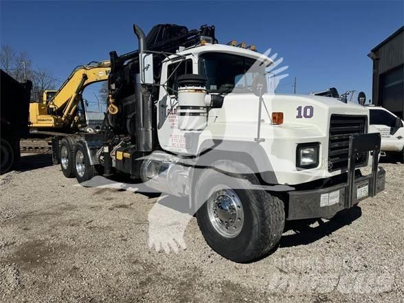Mack RD688S 牵引车