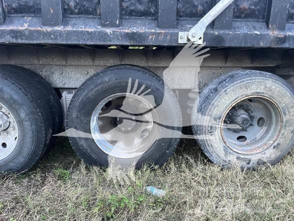 Mack RD688S 自卸式货车