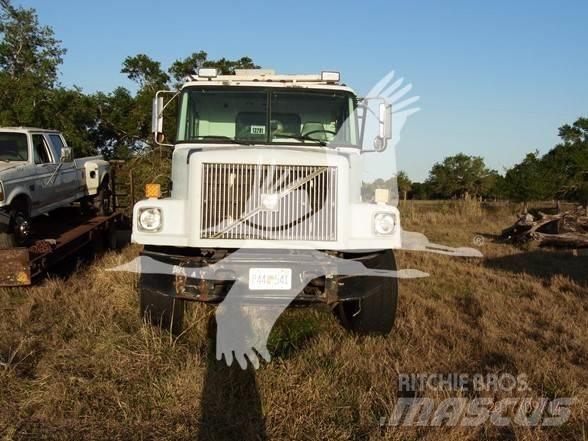 Volvo WG64 水罐车