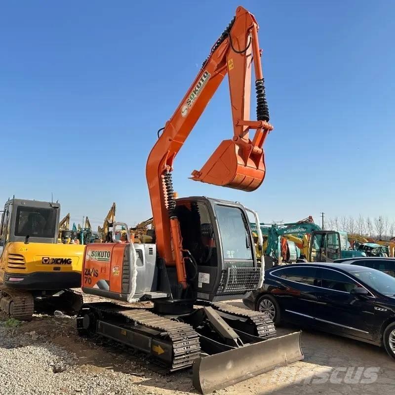 Hitachi ZX 70 中型挖掘机