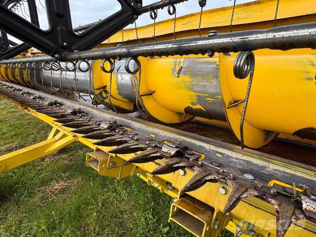 New Holland CX 8070 联合收割机