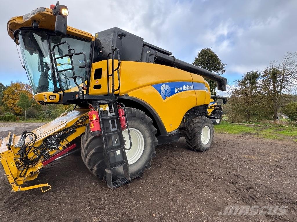New Holland CX 8070 联合收割机