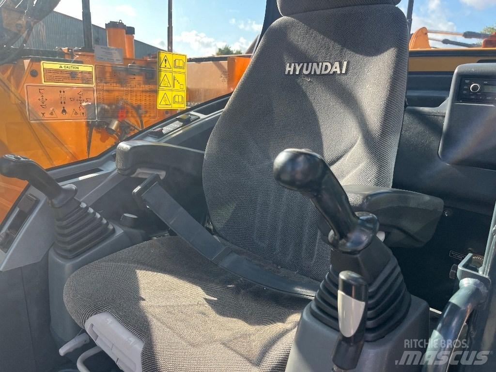 Hyundai HX130LCR 履带挖掘机