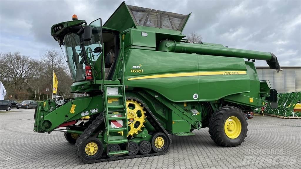 John Deere T660 联合收割机