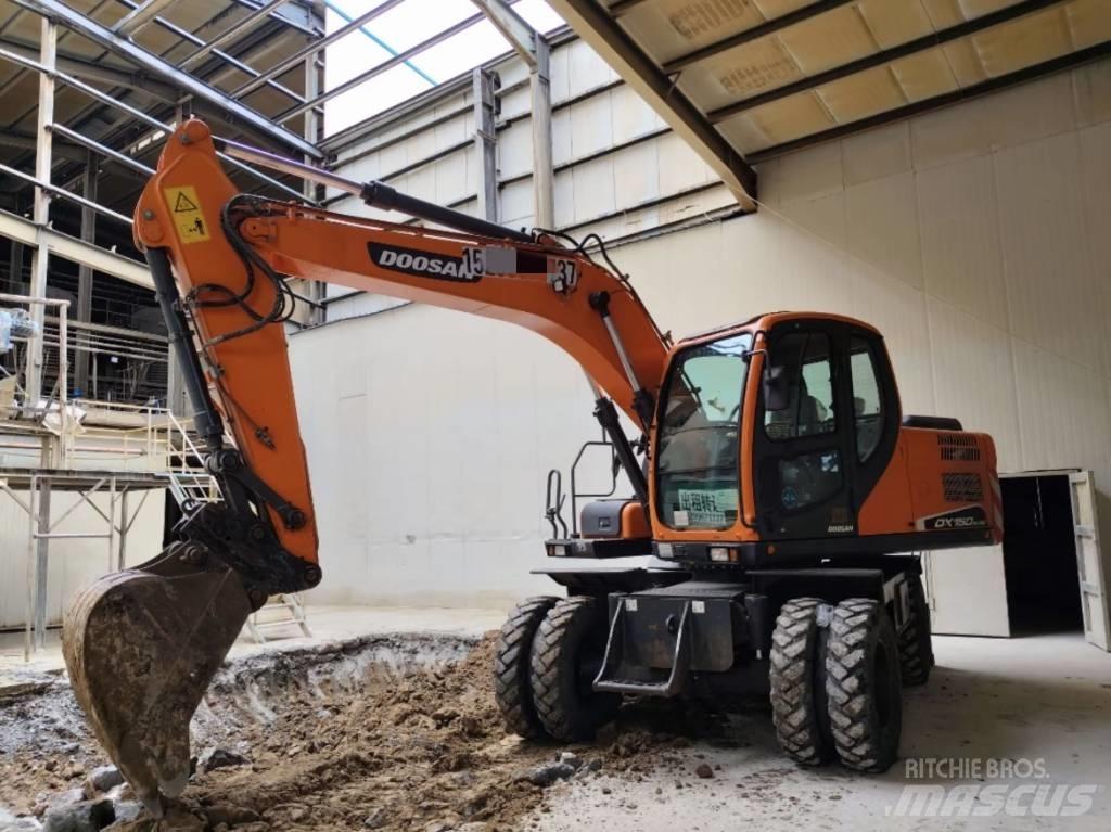Doosan DX 150W-9C 轮式挖掘机