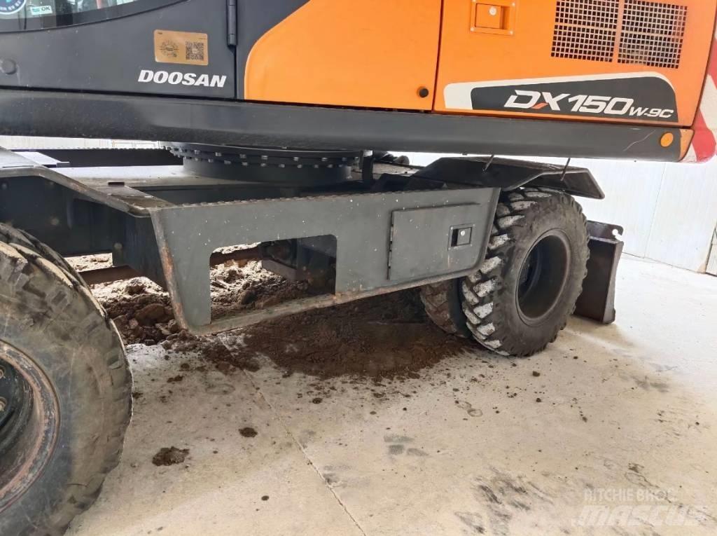 Doosan DX 150W-9C 轮式挖掘机