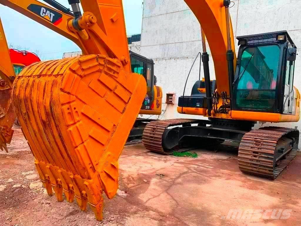 Carter 323 D2L 履带挖掘机
