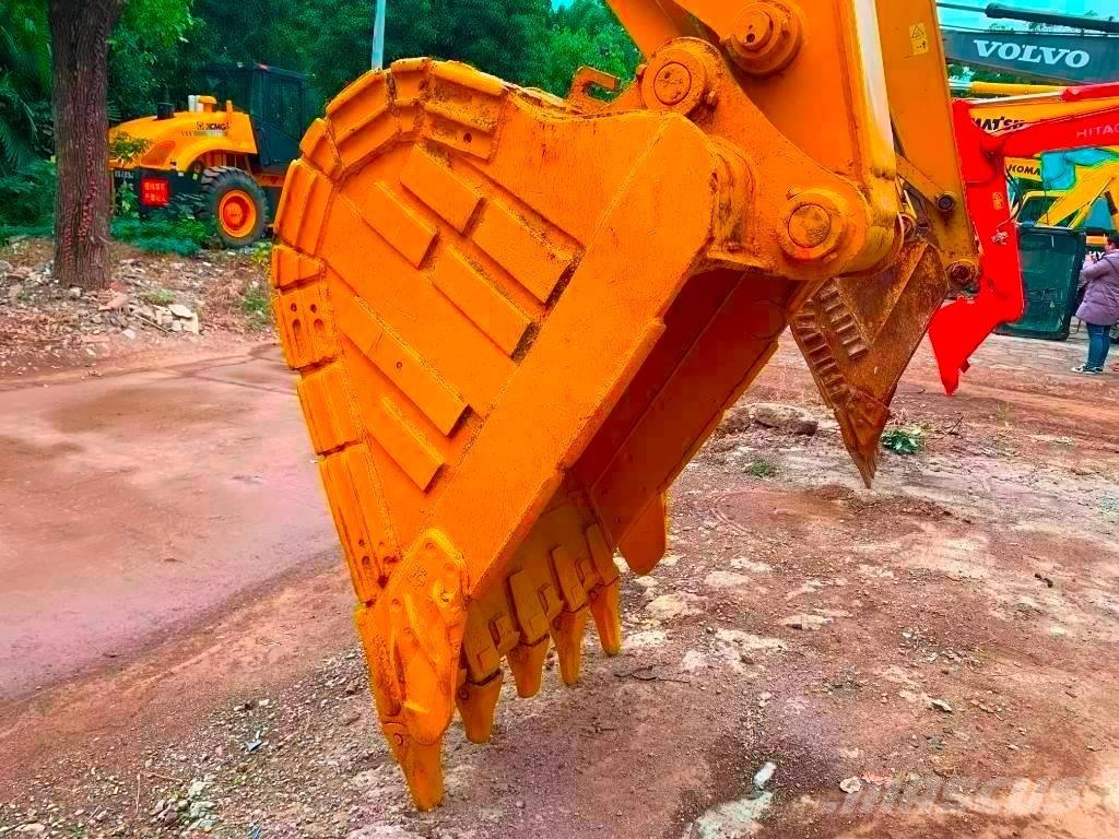 Carter 323 D2L 履带挖掘机