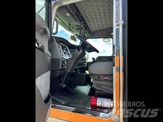 Kenworth W 900 牵引车