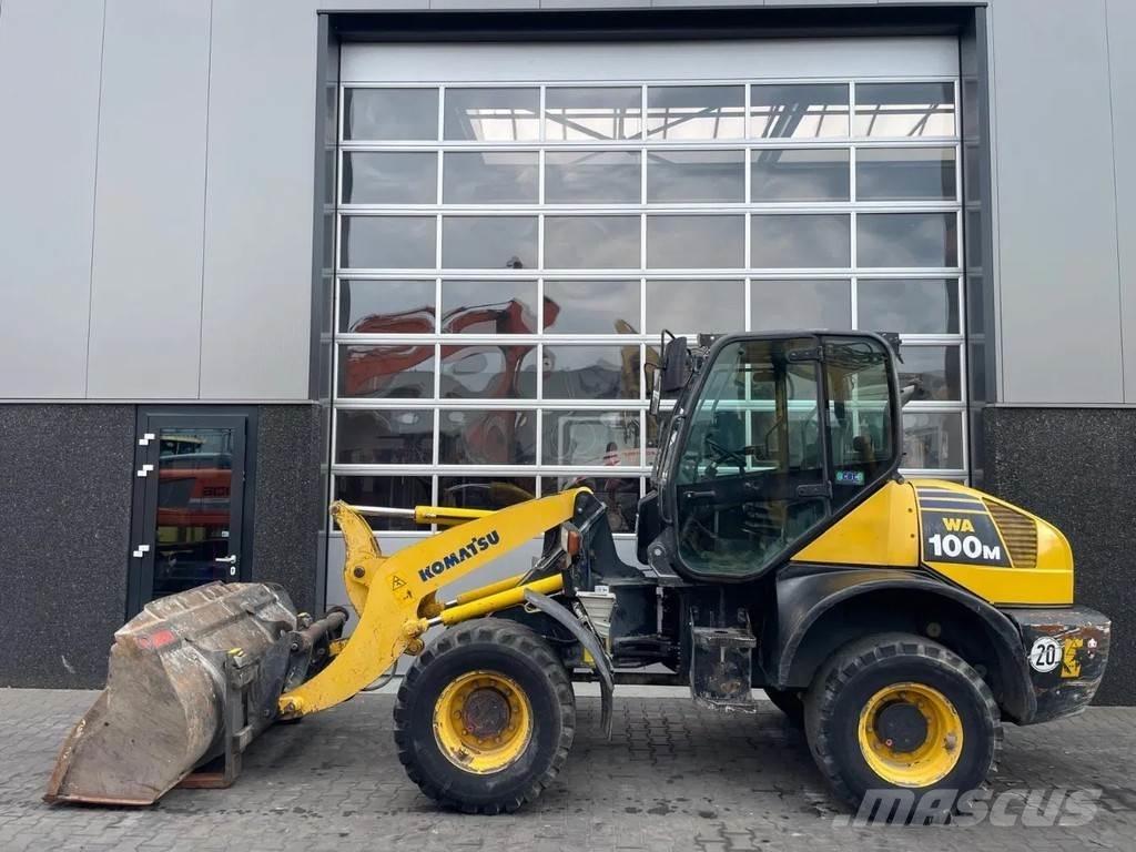 Komatsu WA100 轮式装载机