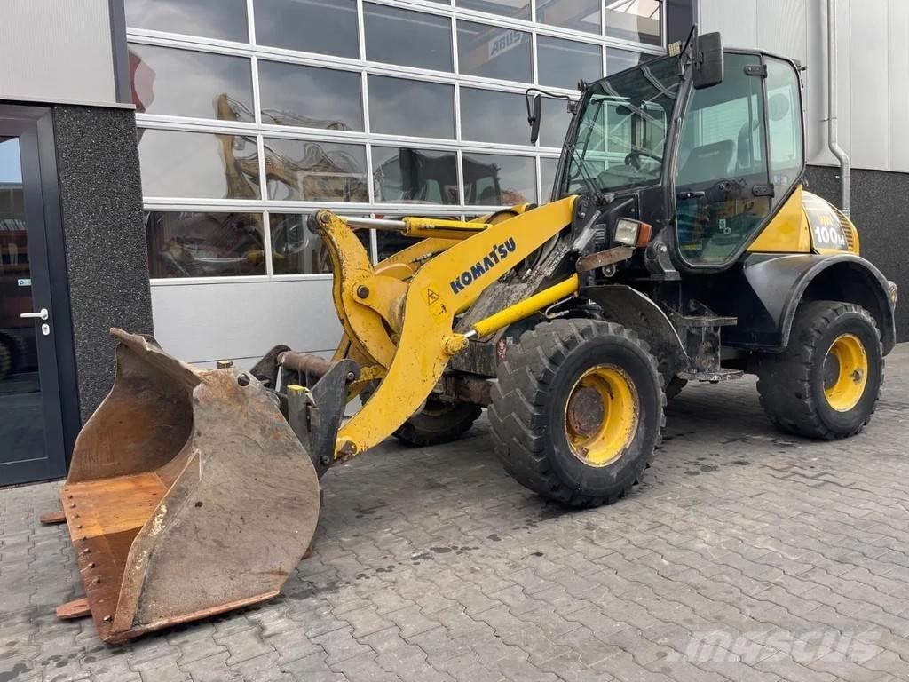 Komatsu WA100 轮式装载机