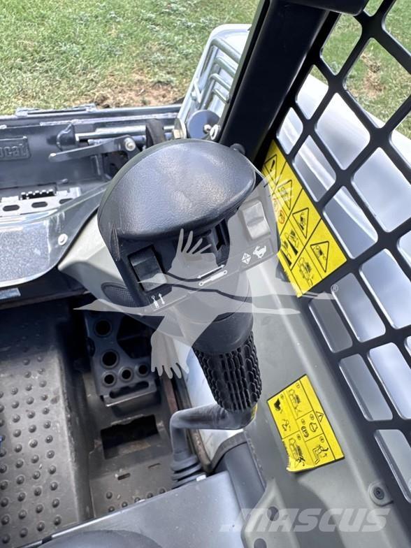 Bobcat T450 滑移装载机