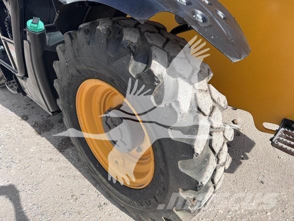 JCB 506-36 伸缩臂叉装车|叉装车