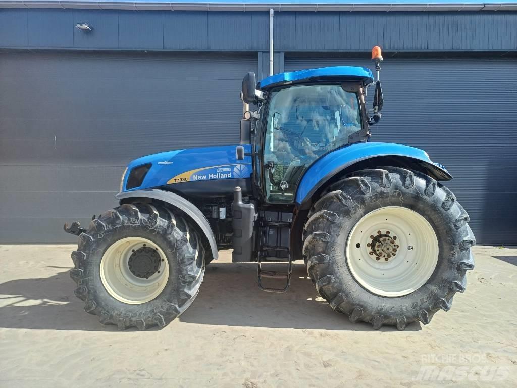 New Holland T7030AC 拖拉机/农用车