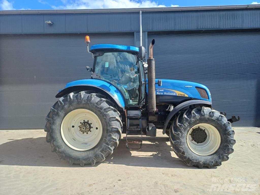 New Holland T7030AC 拖拉机/农用车