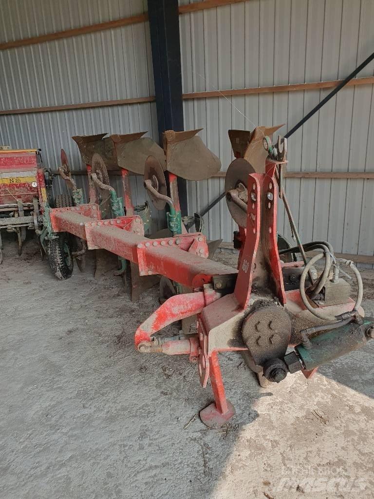 Kverneland E160 双向犁