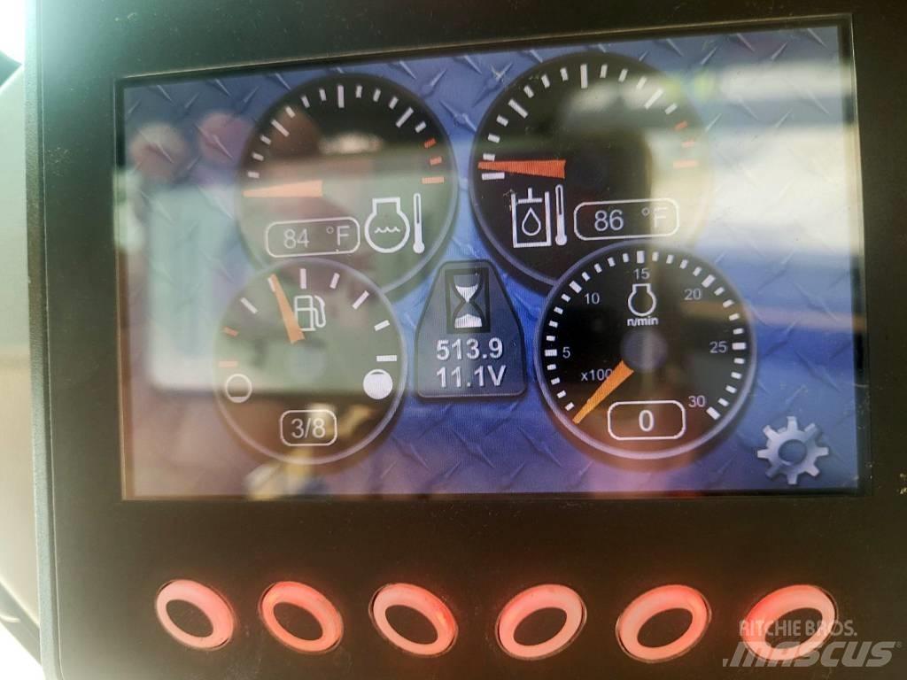 CAT 242 D 滑移装载机