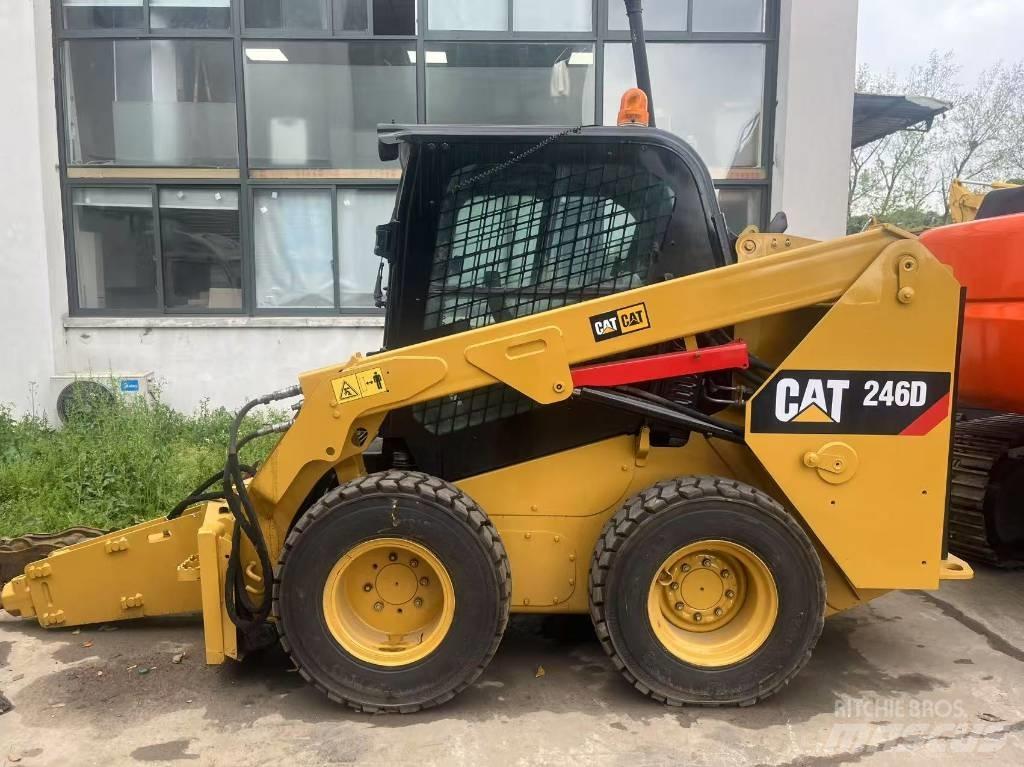 CAT 246 D 滑移装载机