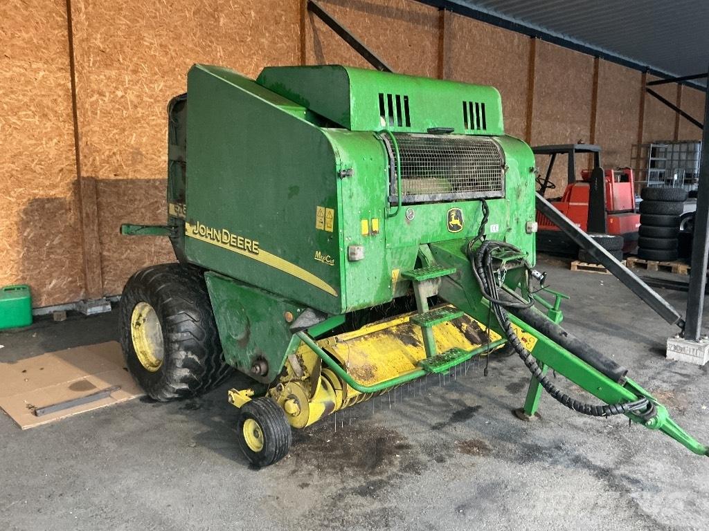 John Deere 578 圆捆打捆机