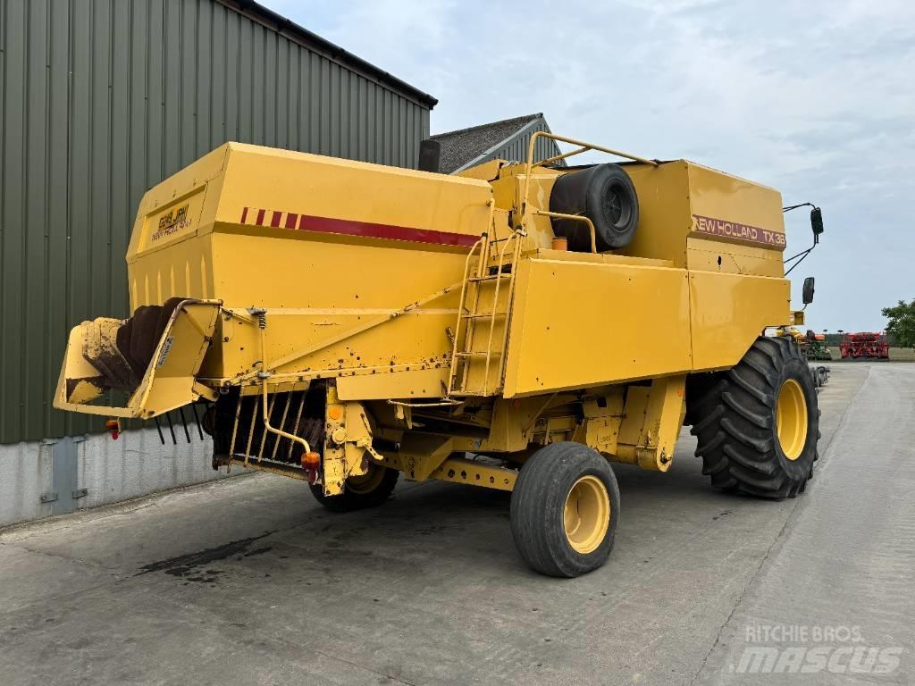 New Holland TX 36 联合收割机