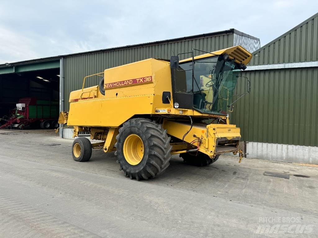 New Holland TX 36 联合收割机