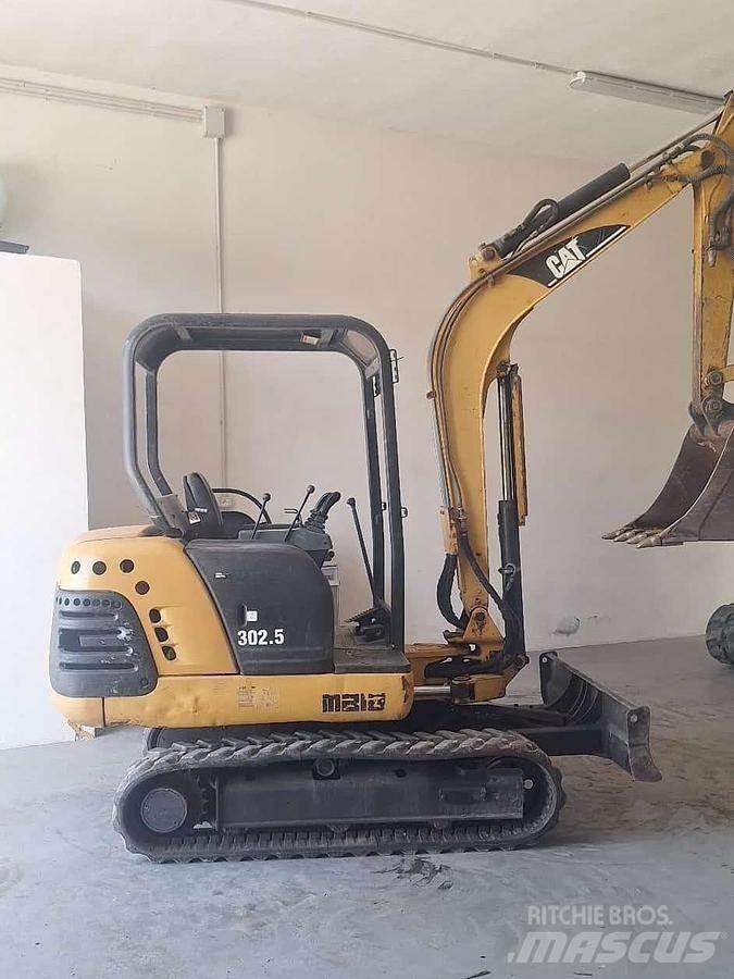 CAT 302.5 小型挖掘机
