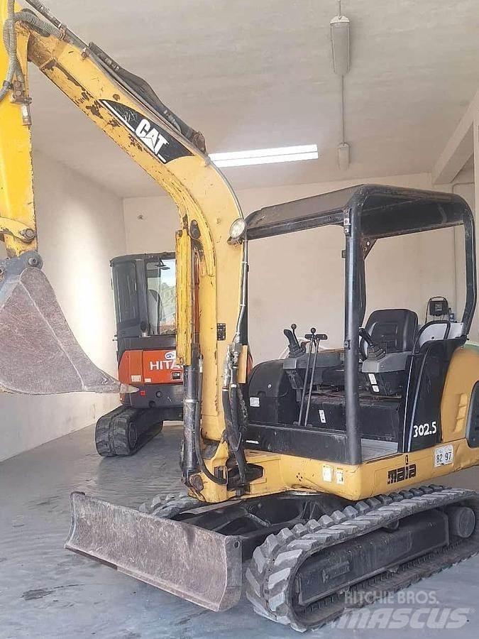 CAT 302.5 小型挖掘机
