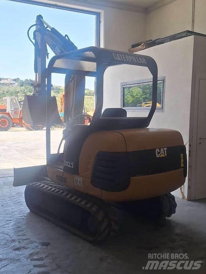 CAT 302.5 小型挖掘机