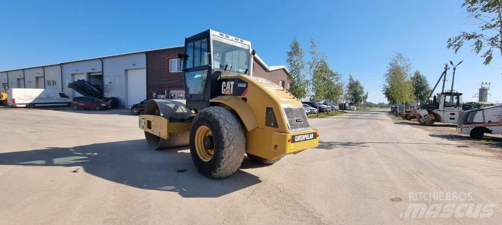 CAT CS 533 单轮压路机