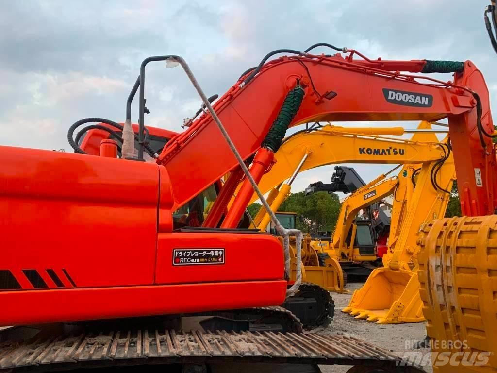 Doosan DX 225 LC 履带挖掘机