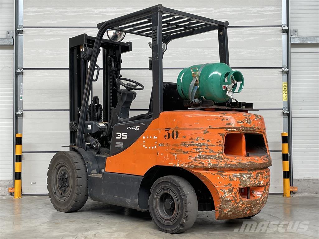 Doosan G35C-5 天然气叉车