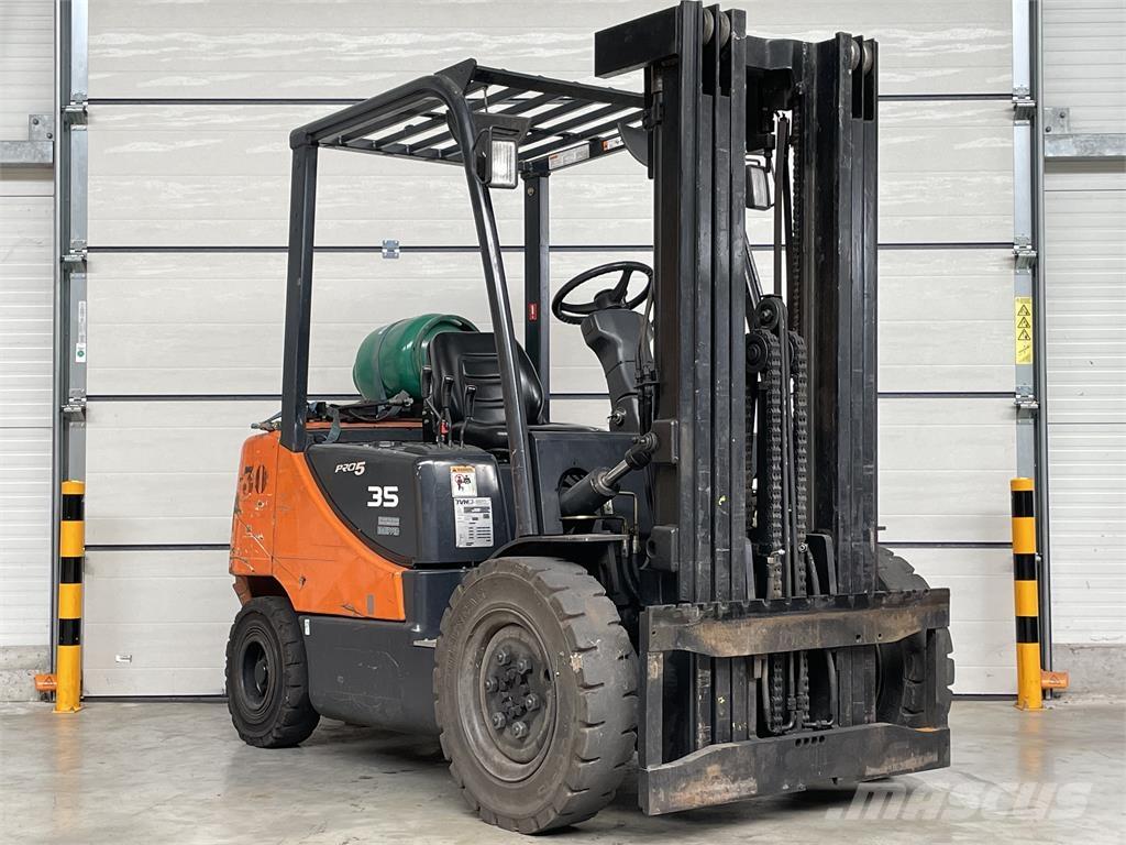 Doosan G35C-5 天然气叉车