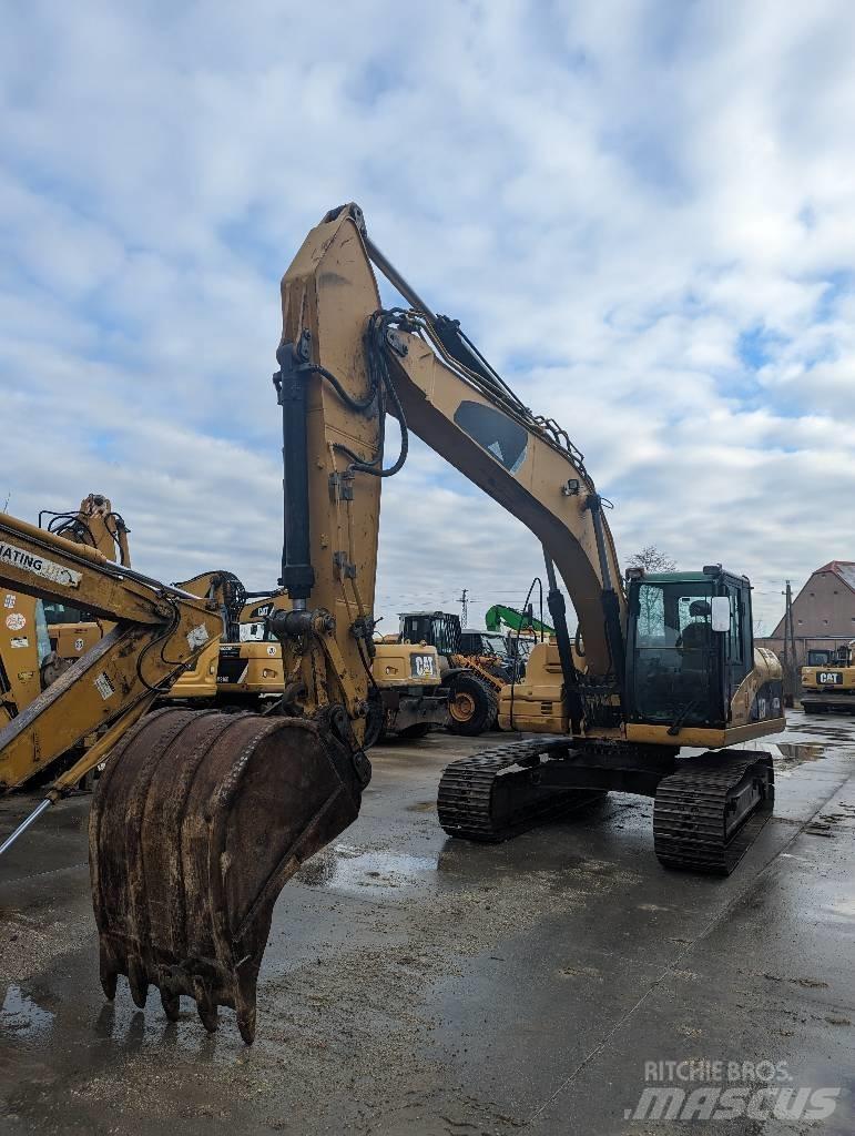 CAT 323 D 履带挖掘机