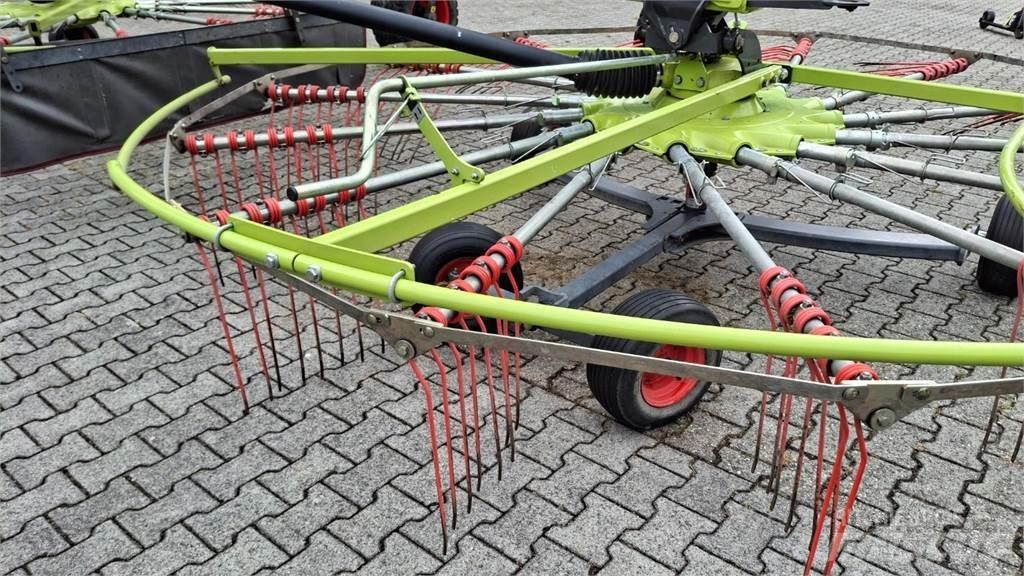 CLAAS Liner 2900 收割机