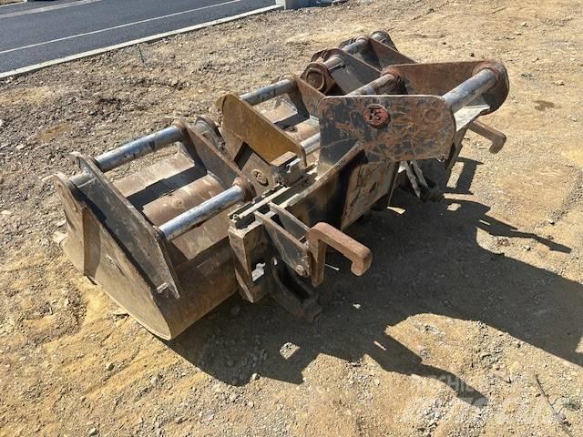 Komatsu PW98 MR-10 轮式挖掘机