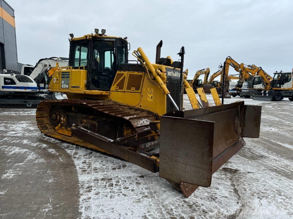 Komatsu D65PX-18 履带式推土机