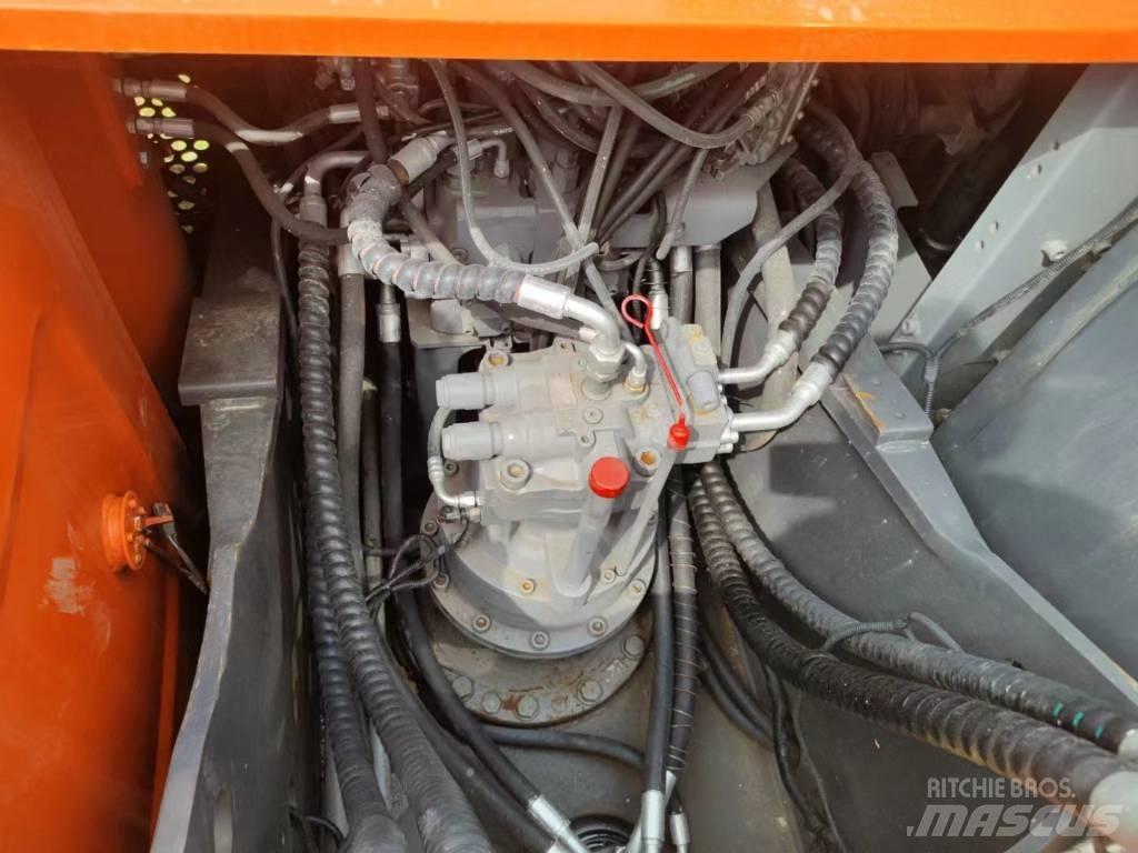 Hitachi ZX200 履带挖掘机