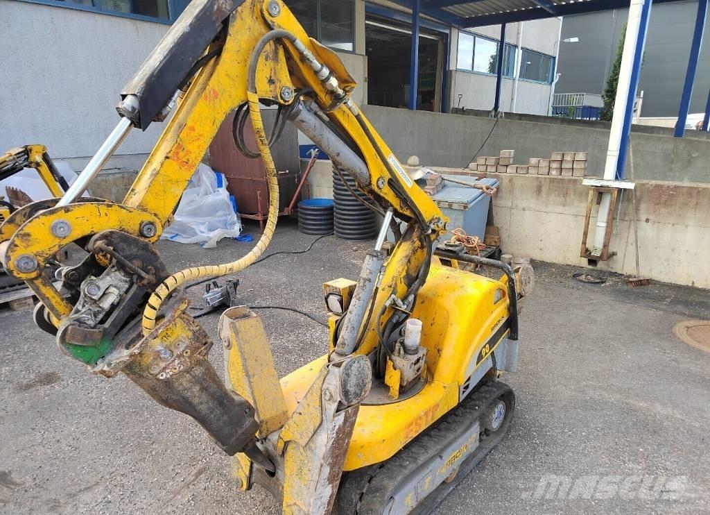 Brokk 90 组装挖掘机