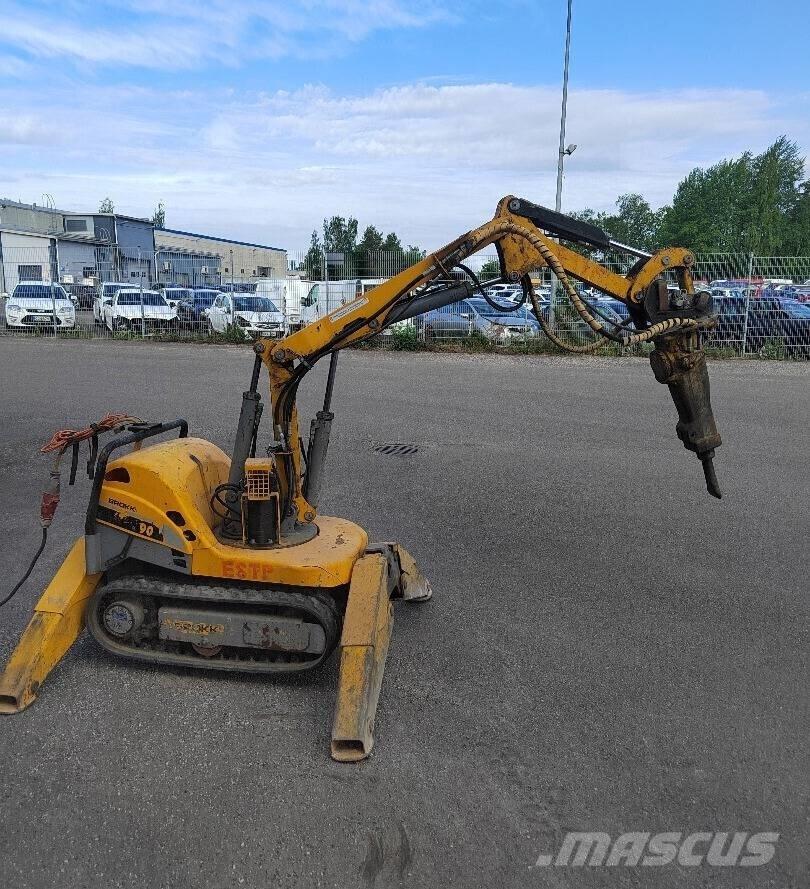 Brokk 90 组装挖掘机
