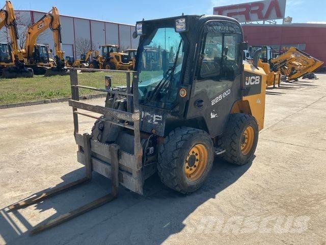 JCB 225 滑移装载机