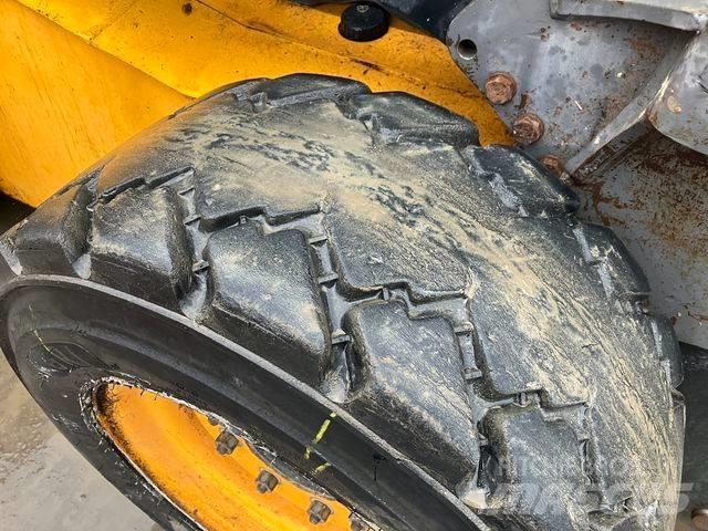 JCB 225 滑移装载机