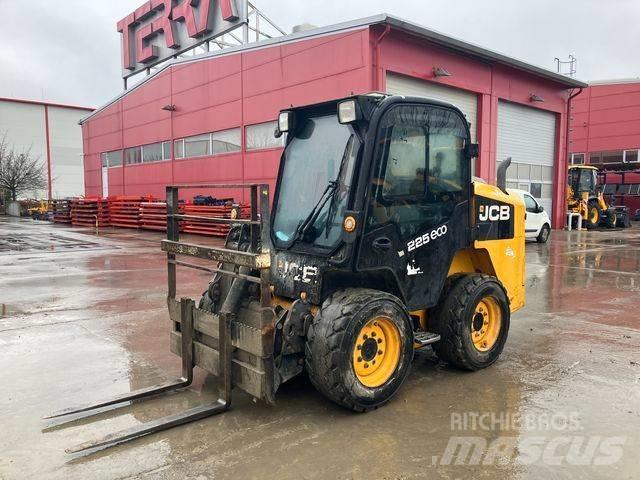 JCB 225 滑移装载机